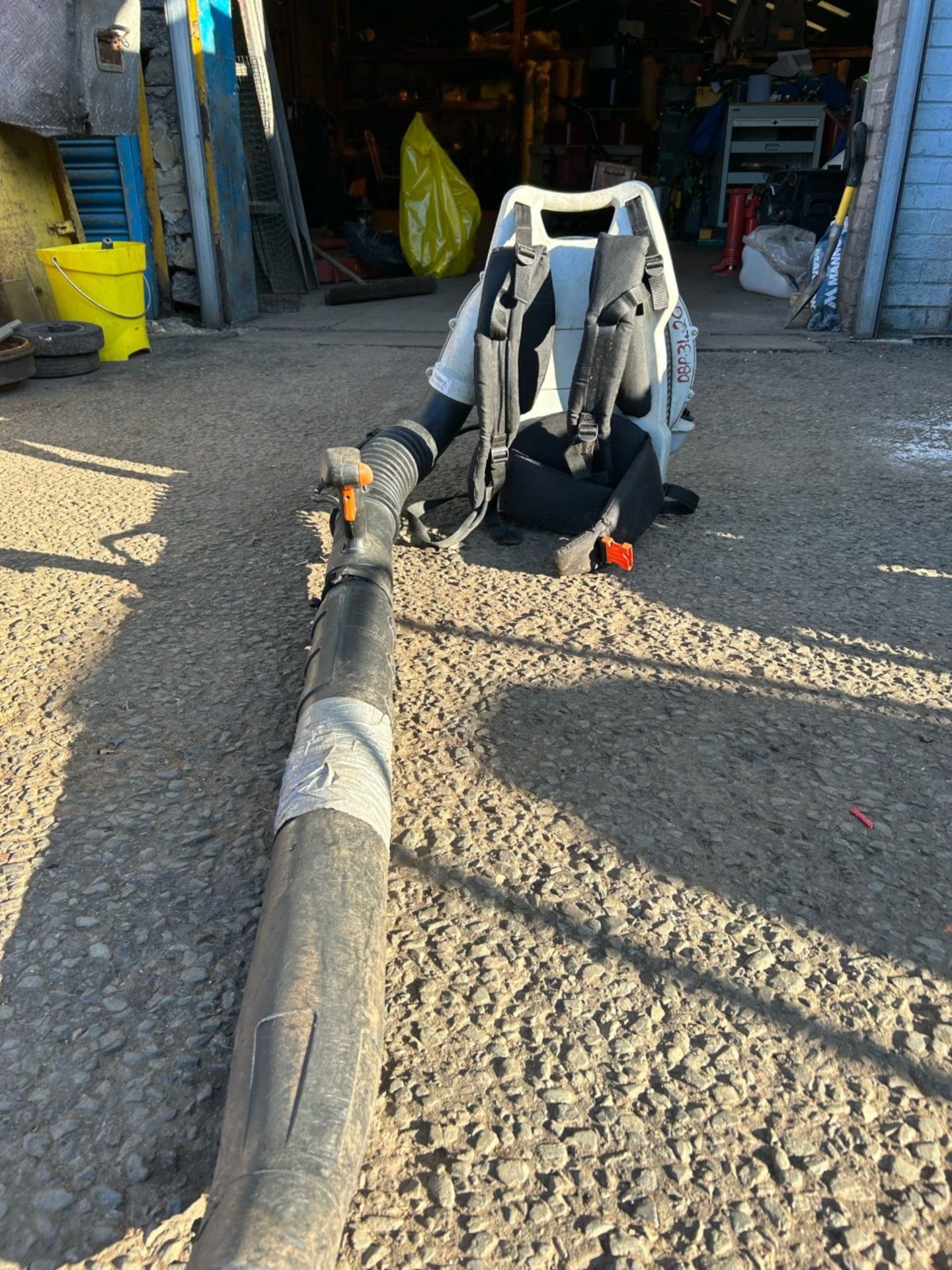Stihl BR600 backpack blower. 2019 model good condition, full working order as seen in video - Image 3 of 3