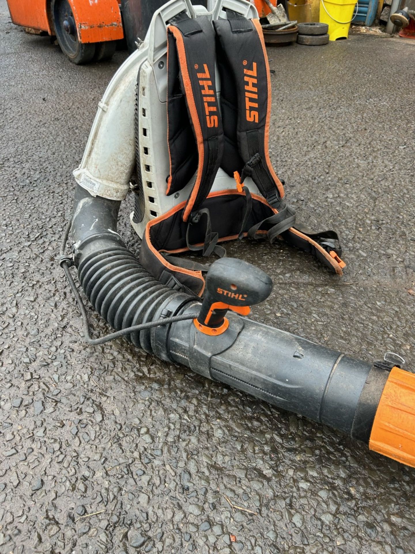 Stihl BR800C backpack blower. Very good condition. Full working order, Easy starter as seen in - Image 4 of 4