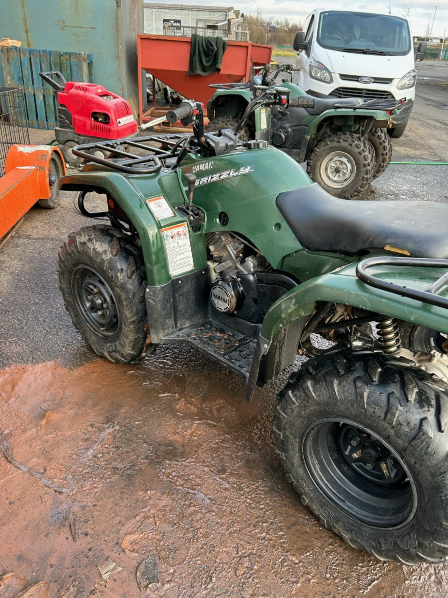 Yamaha grizzly 400cc 4x4 quad bike. 2000 model. Good condition ready for work. - Image 2 of 3