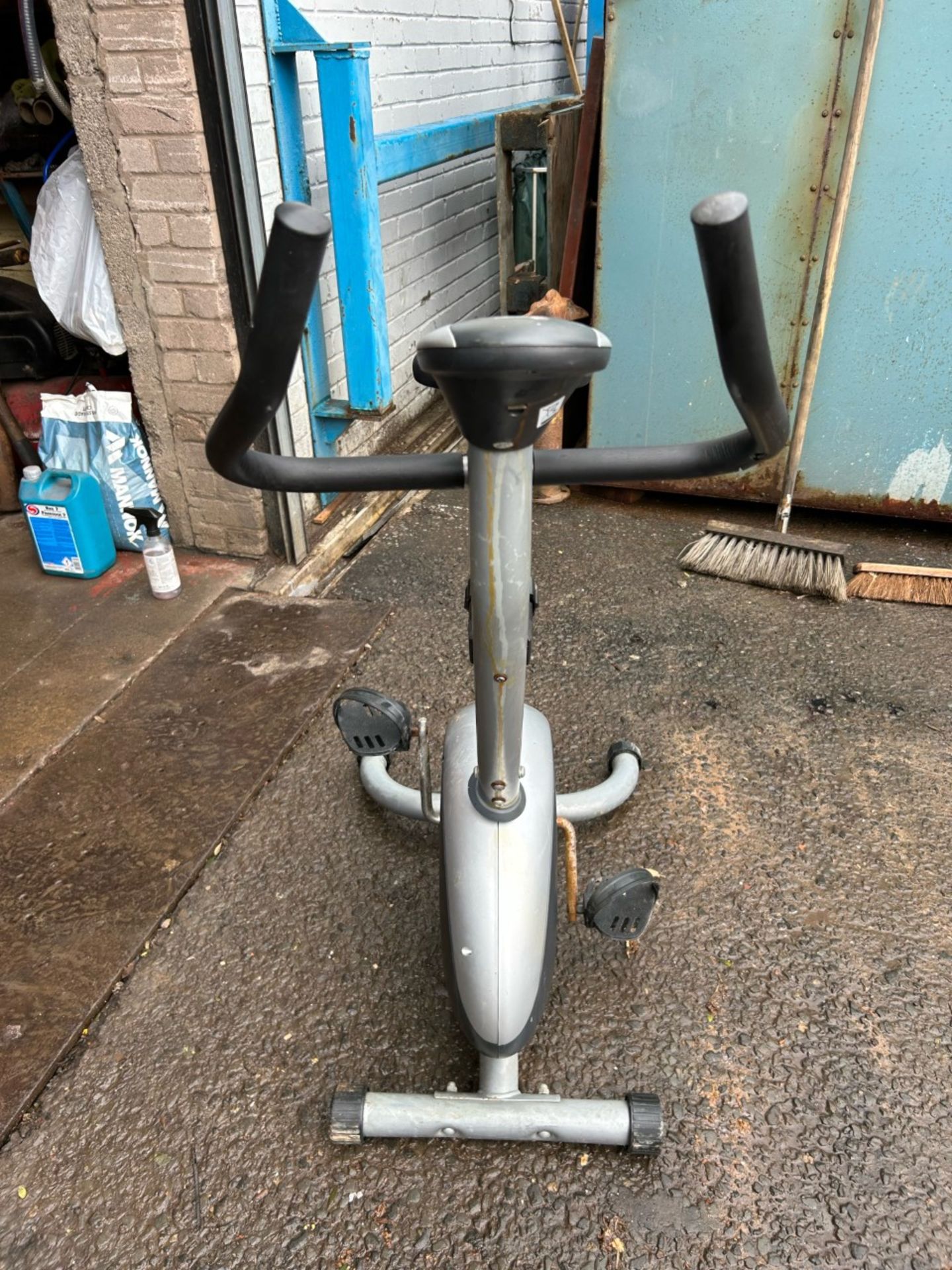 Small lifegear exercise bike. Good for house or garage. Used and average condition. Needs new