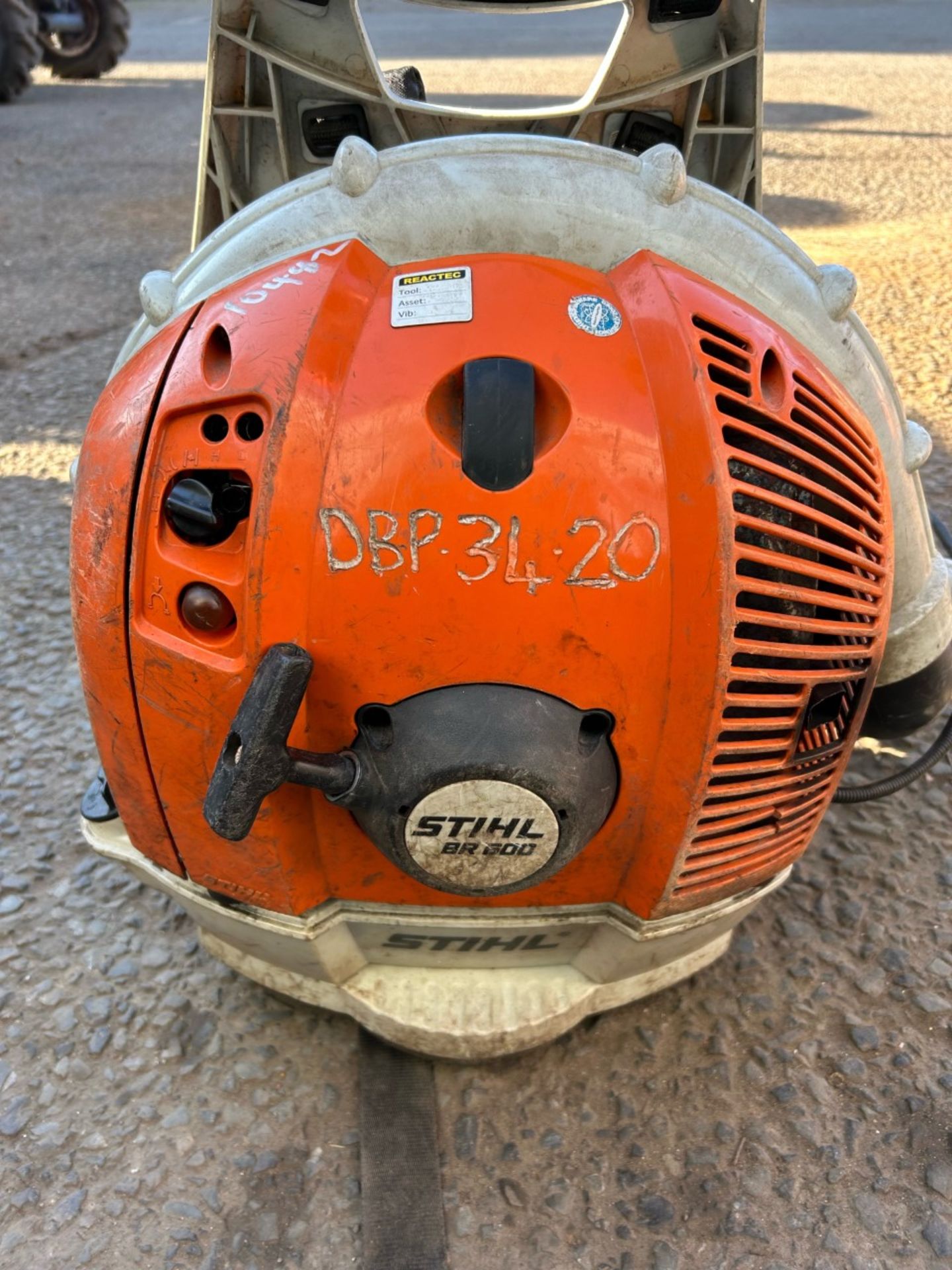 Stihl BR600 backpack blower. 2019 model good condition, full working order as seen in video - Image 2 of 3