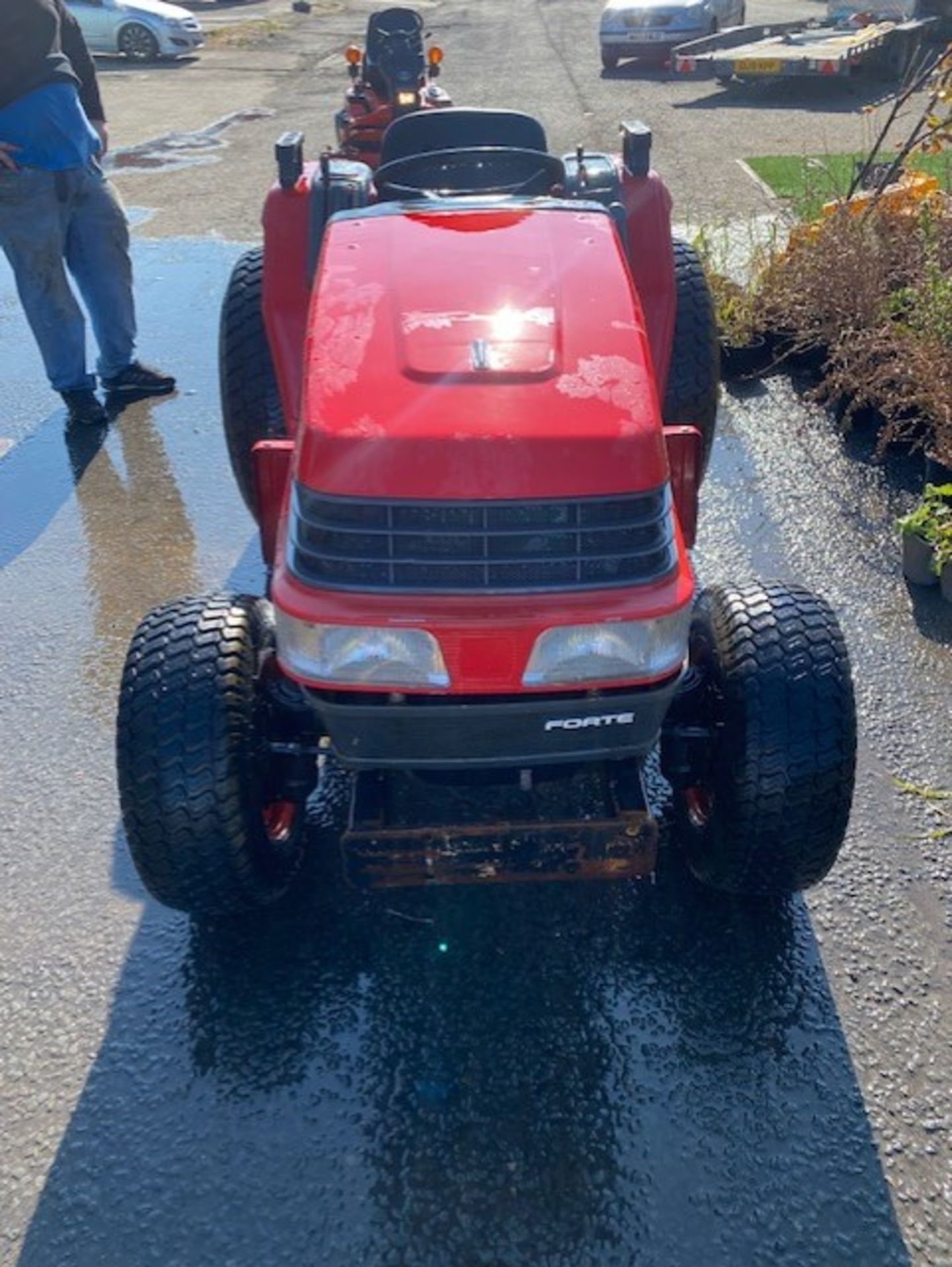 Yanmar compact tractor ready to put to work it is the F7 model 16.5 hp 4wd with differential lock in - Image 4 of 7