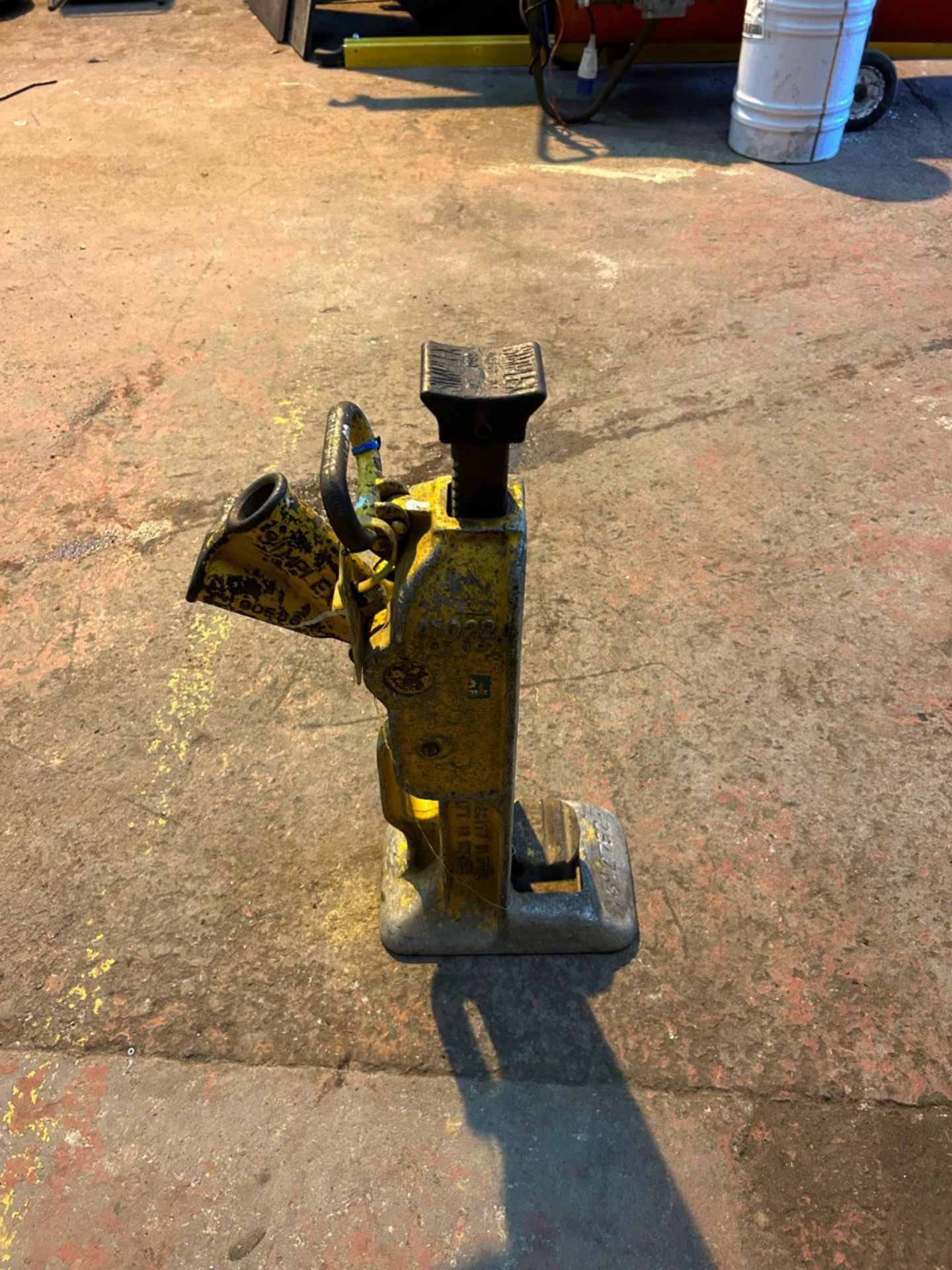 Simplex 10T toe jack. Average condition full working order