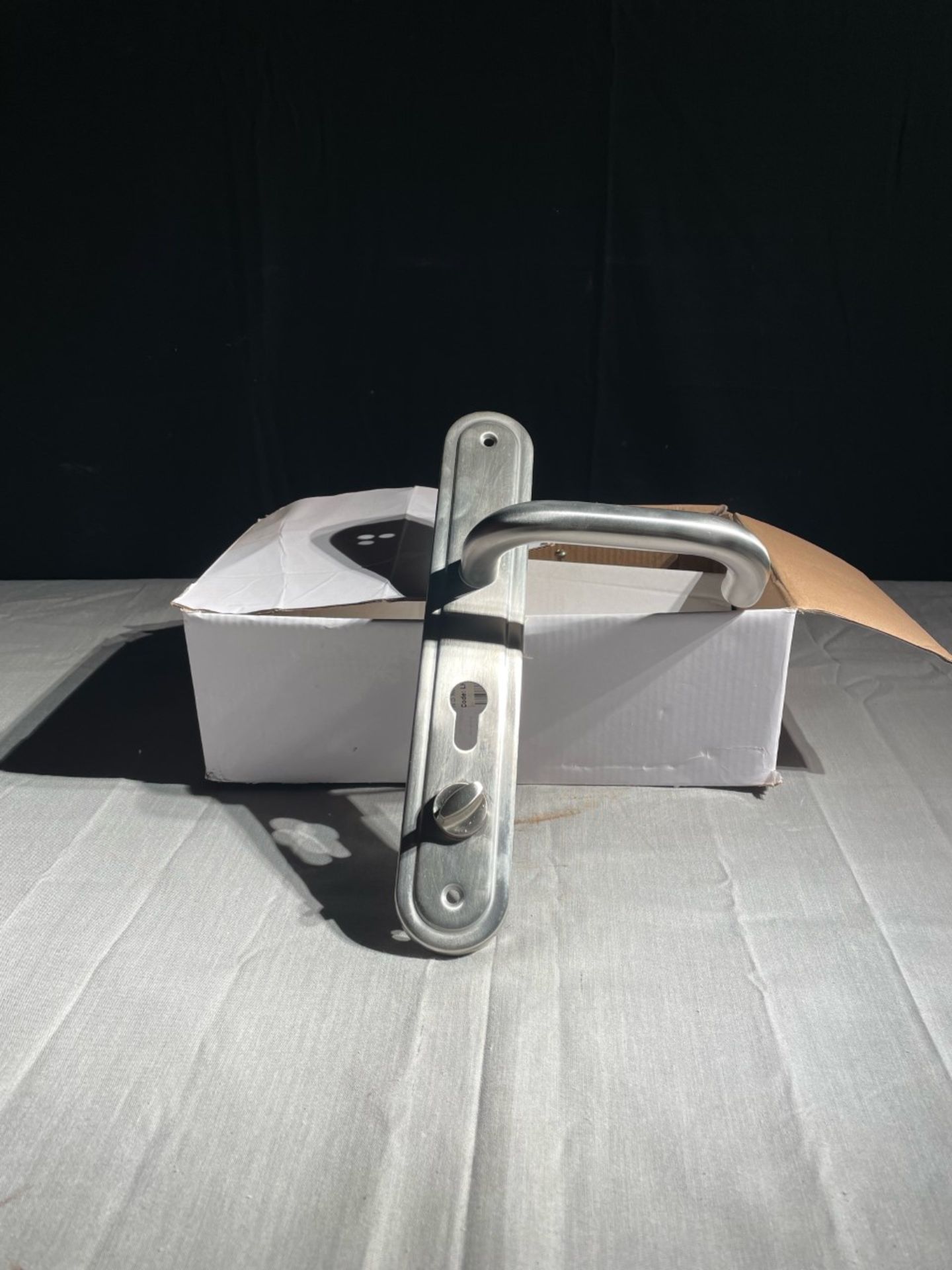 New in box hooply 918902 security door handles. left hand handles.