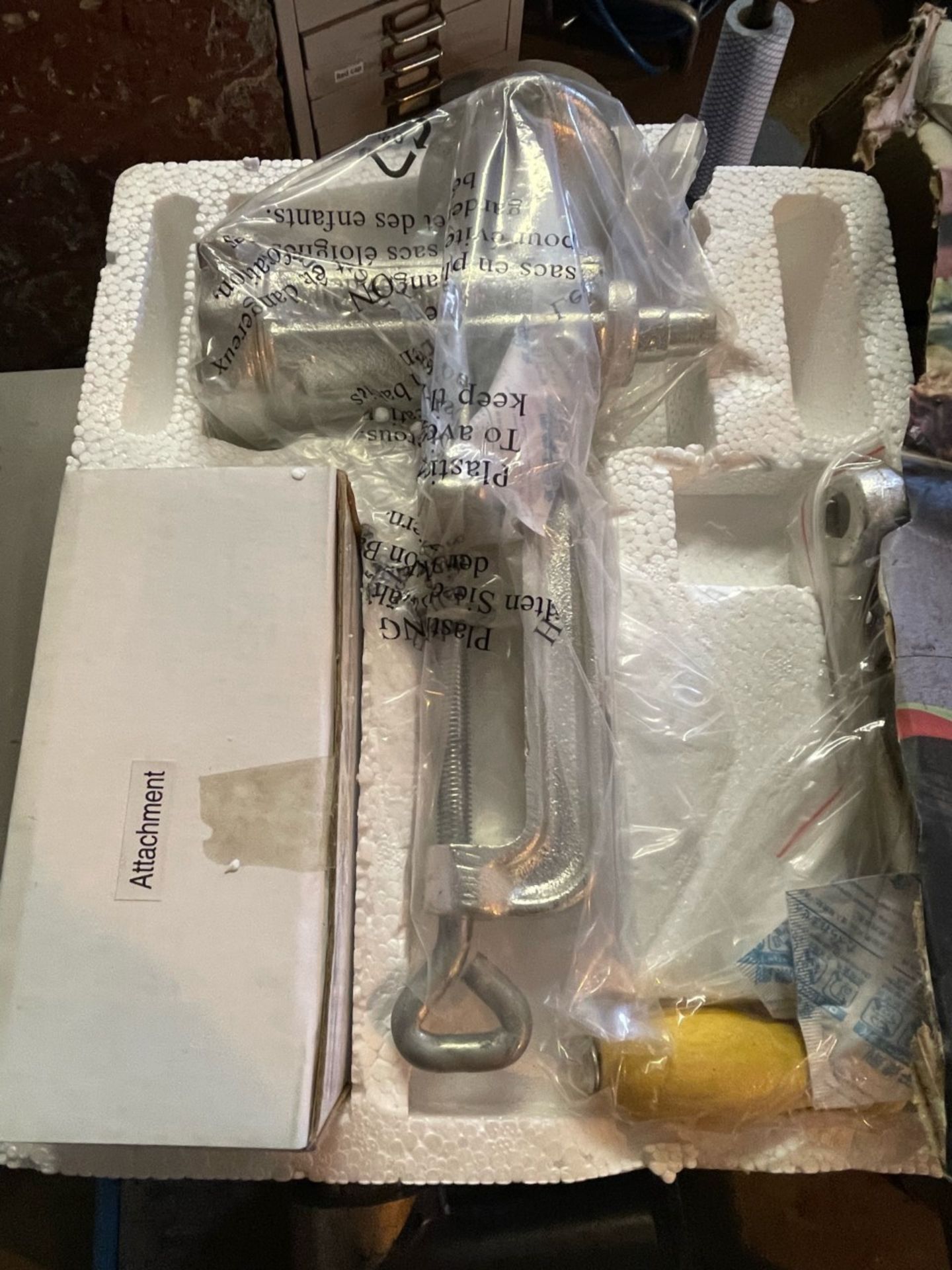 Kitchen craft cast iron meat mincer new in box but box is is damaged. - Image 2 of 2