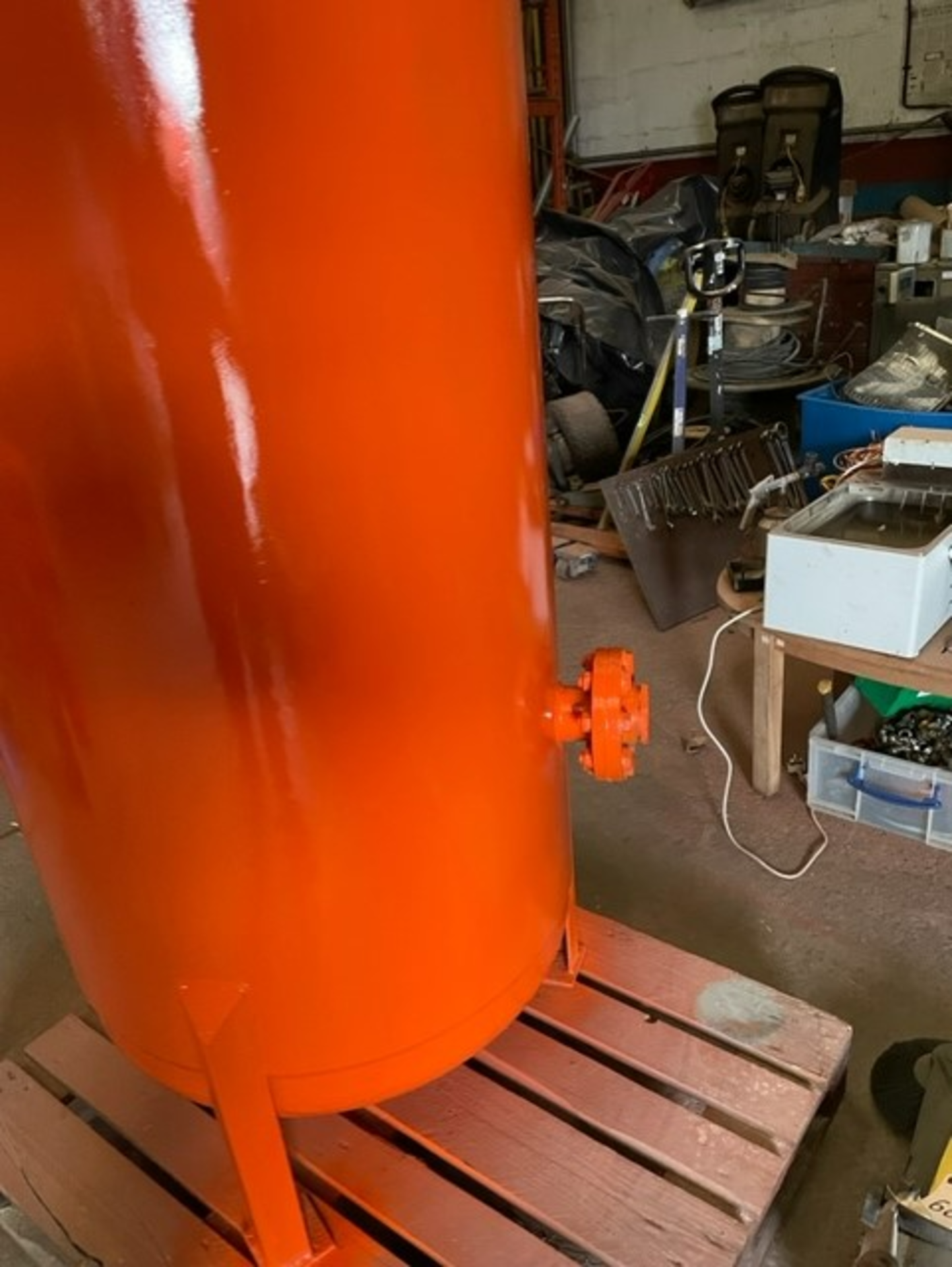Air reserve receiver 875 litre tank restored back to new ready for work - Image 3 of 6