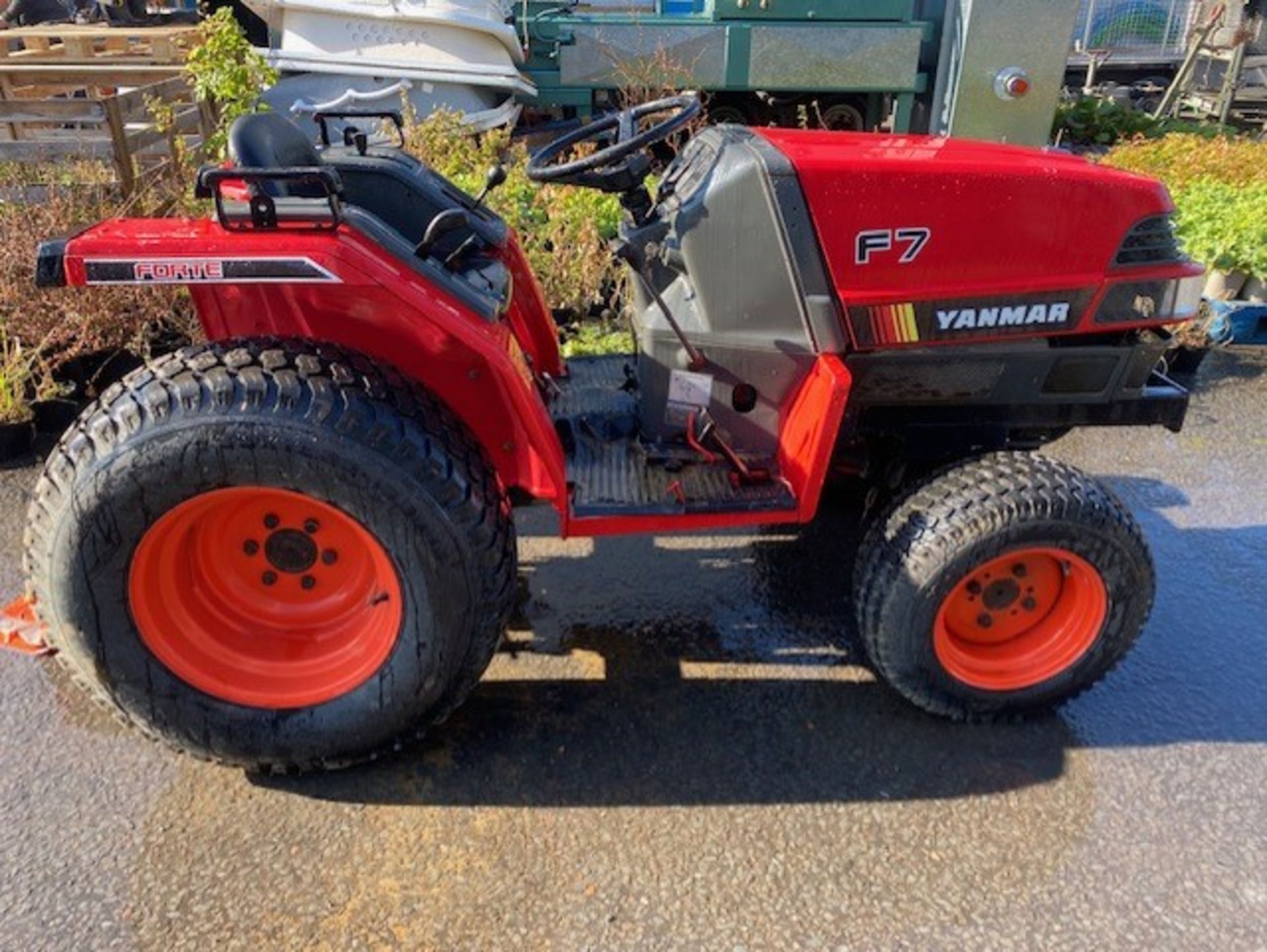 Yanmar compact tractor ready to put to work it is the F7 model 16.5 hp 4wd with differential lock in