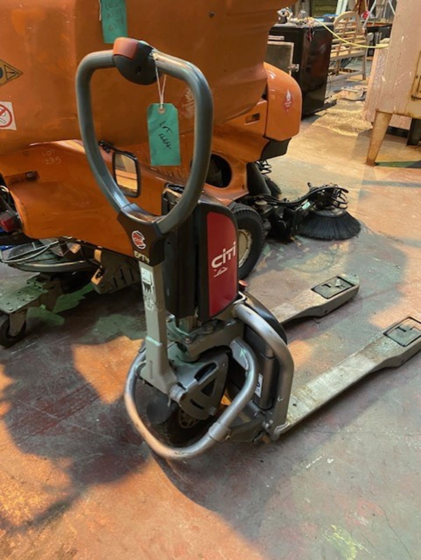 Linde City Pallet truck battery operated but no battery included