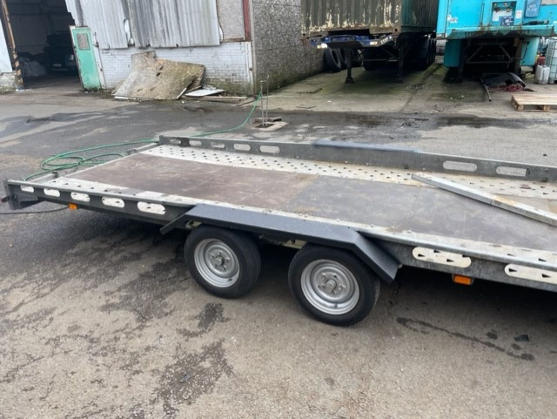 Indespension trailer twin wheel this trailer has been completely refurbished with 2 brand new