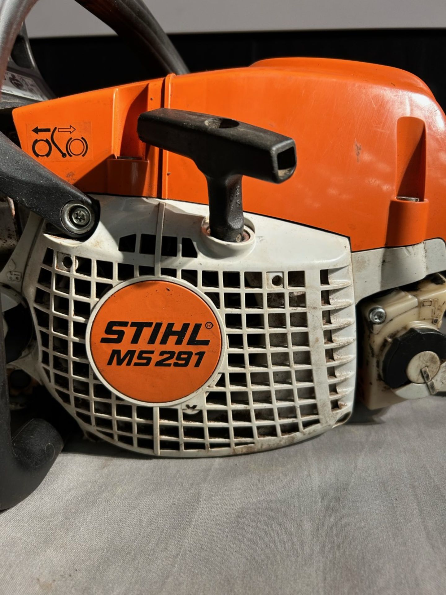 Stihl MS291 chainsaw 2013 model good runner. 18” bar and chain - Image 3 of 4