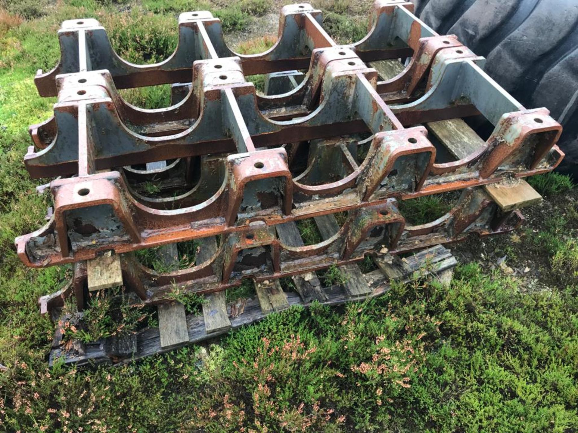 Track guards for Volvo 460 - Image 2 of 3