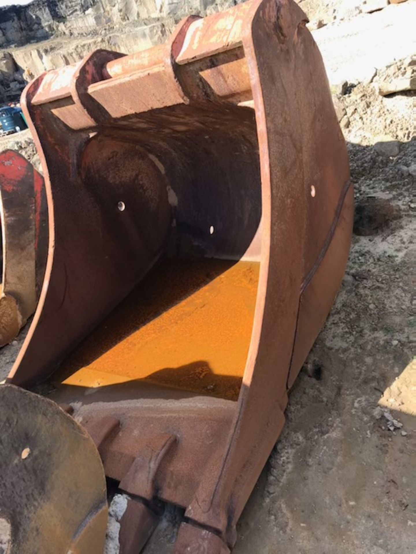 Buckets to fit Volvo 460 - Image 2 of 4