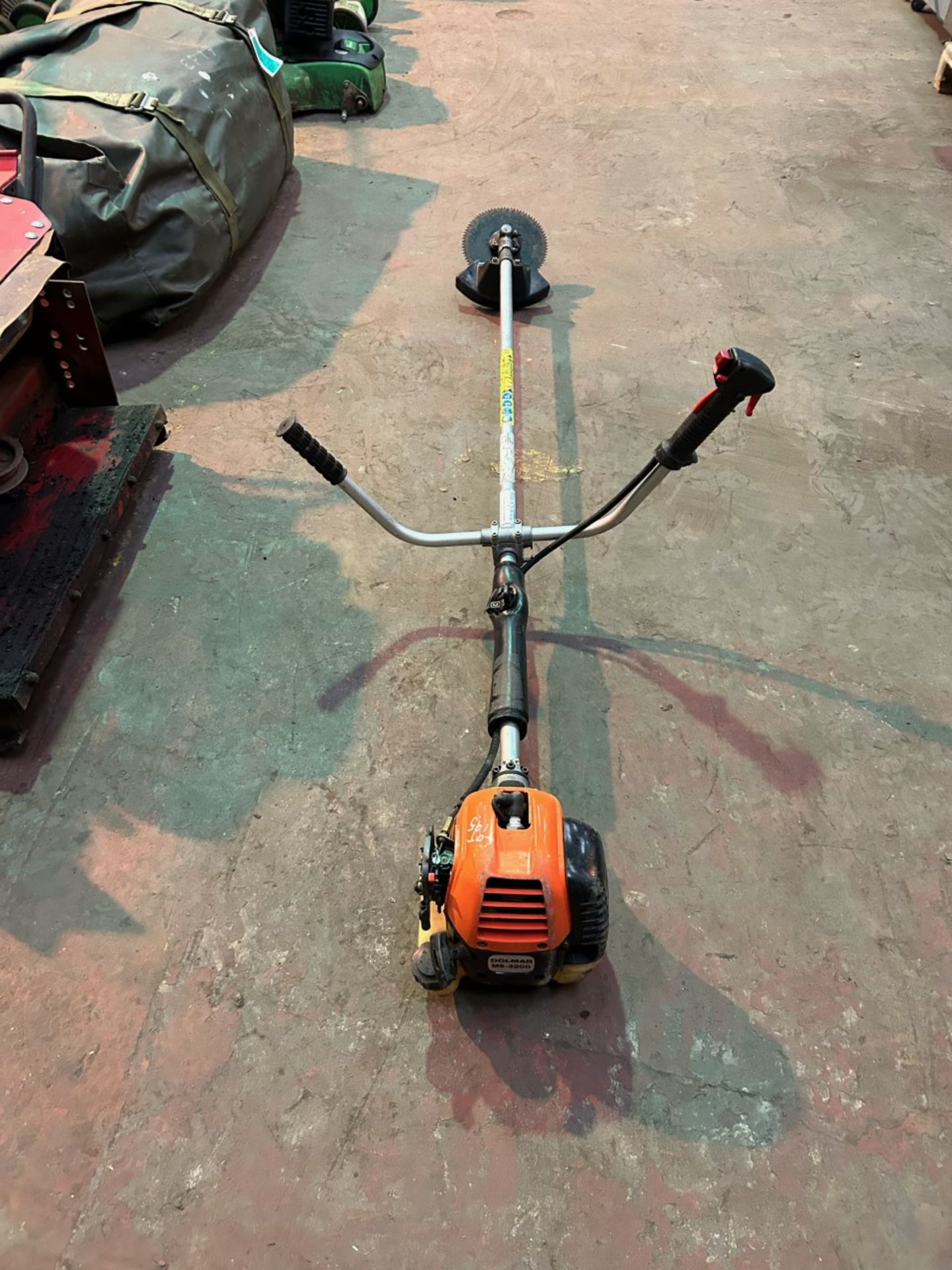 Dolmar MS3200 garden strimmer with blade attachment selling as a non runner in need of air box
