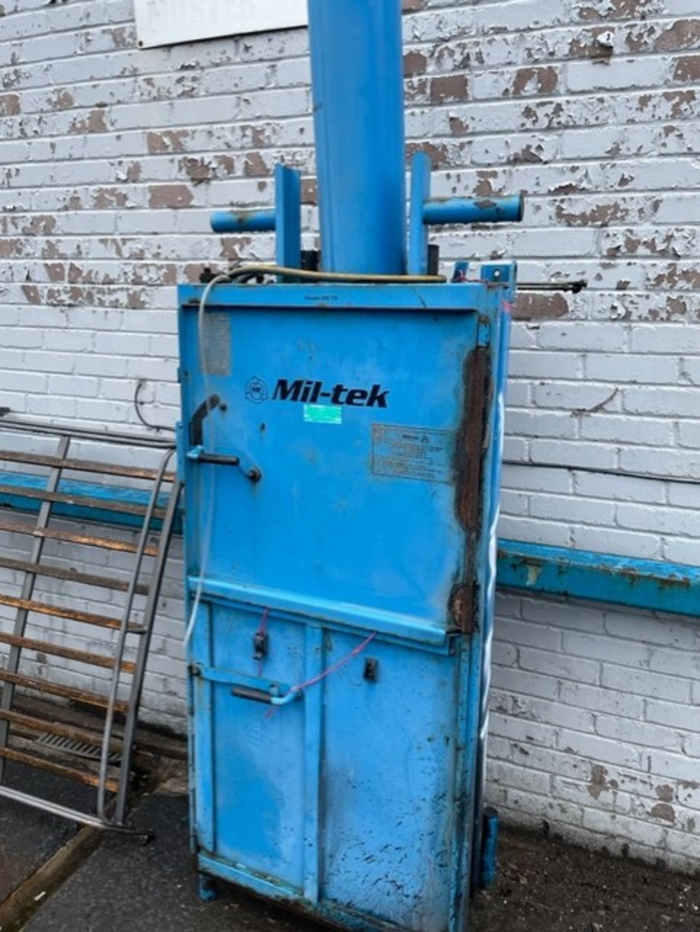 Old miltek baler for cardboard and plastics in bits all there though no reserve - Image 2 of 2