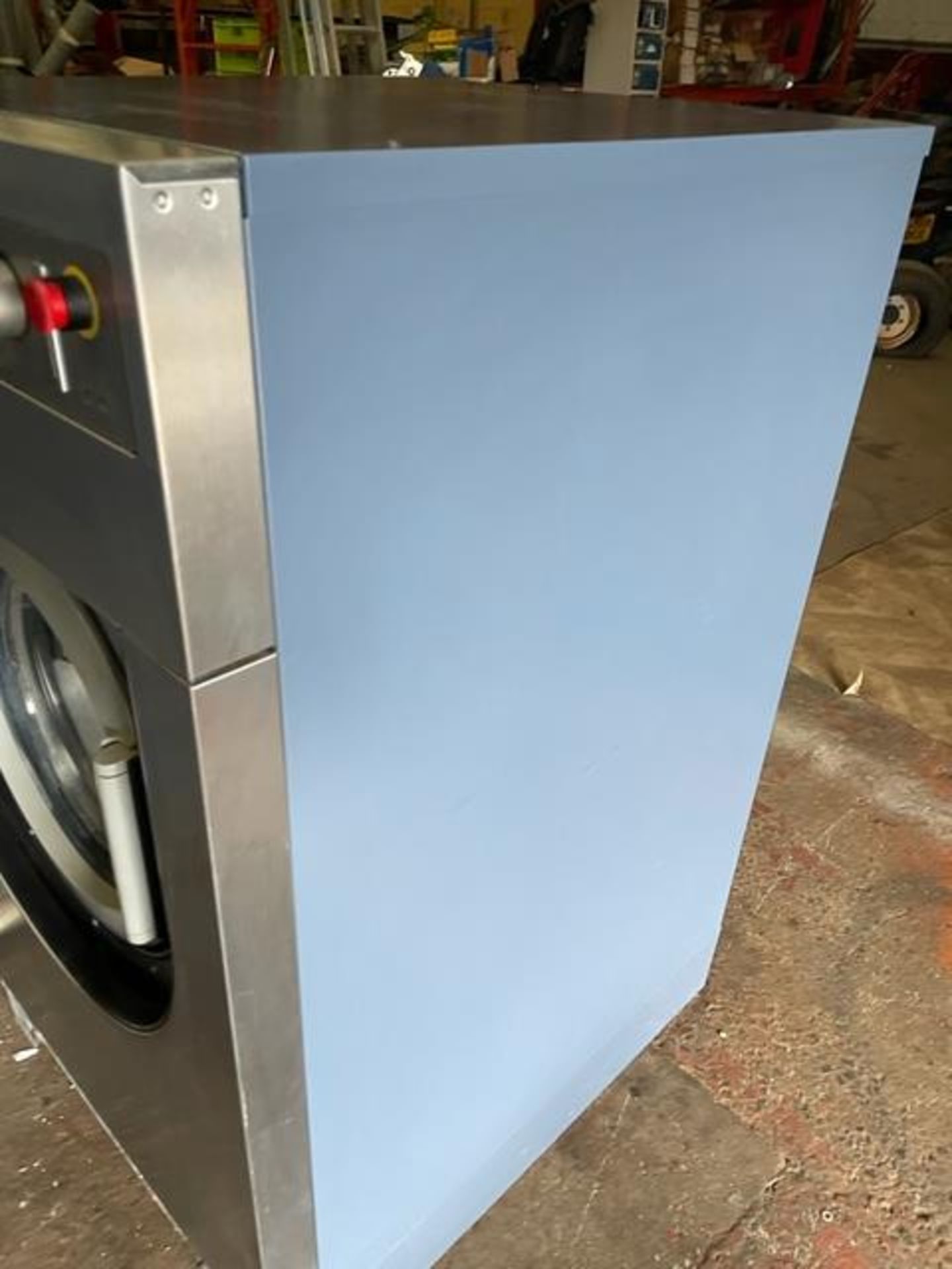 Miele washing machine 3 phase commercial it’s a pw008 and is in very good condition it has a 17kw - Image 2 of 7