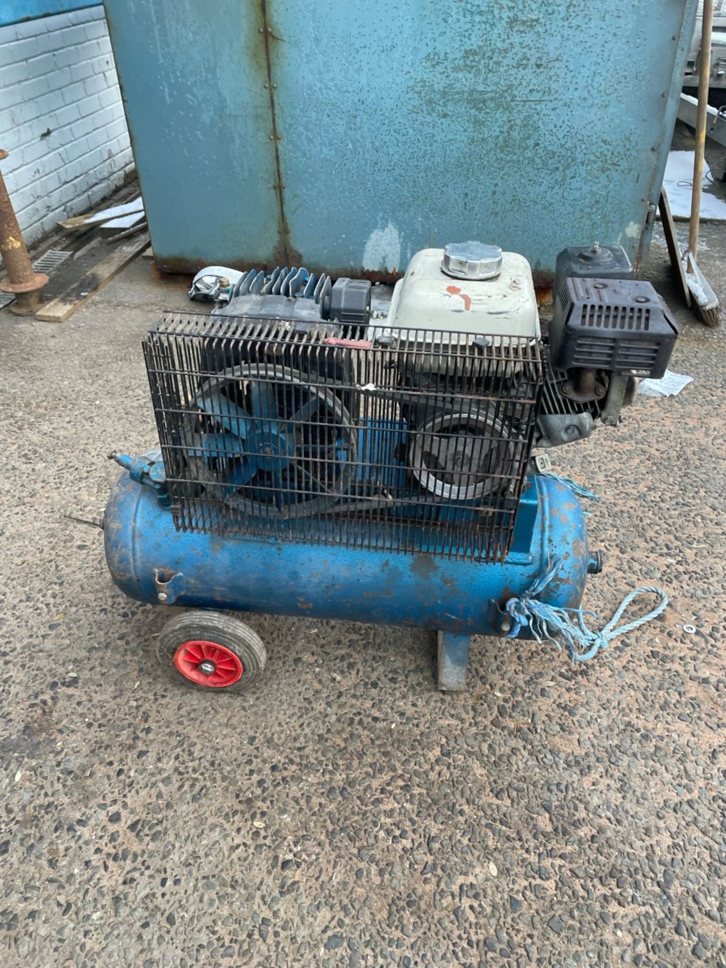 Clarke Honda 6.5hp engine powered 50L portable air compressor. Sold as seen - Image 4 of 5