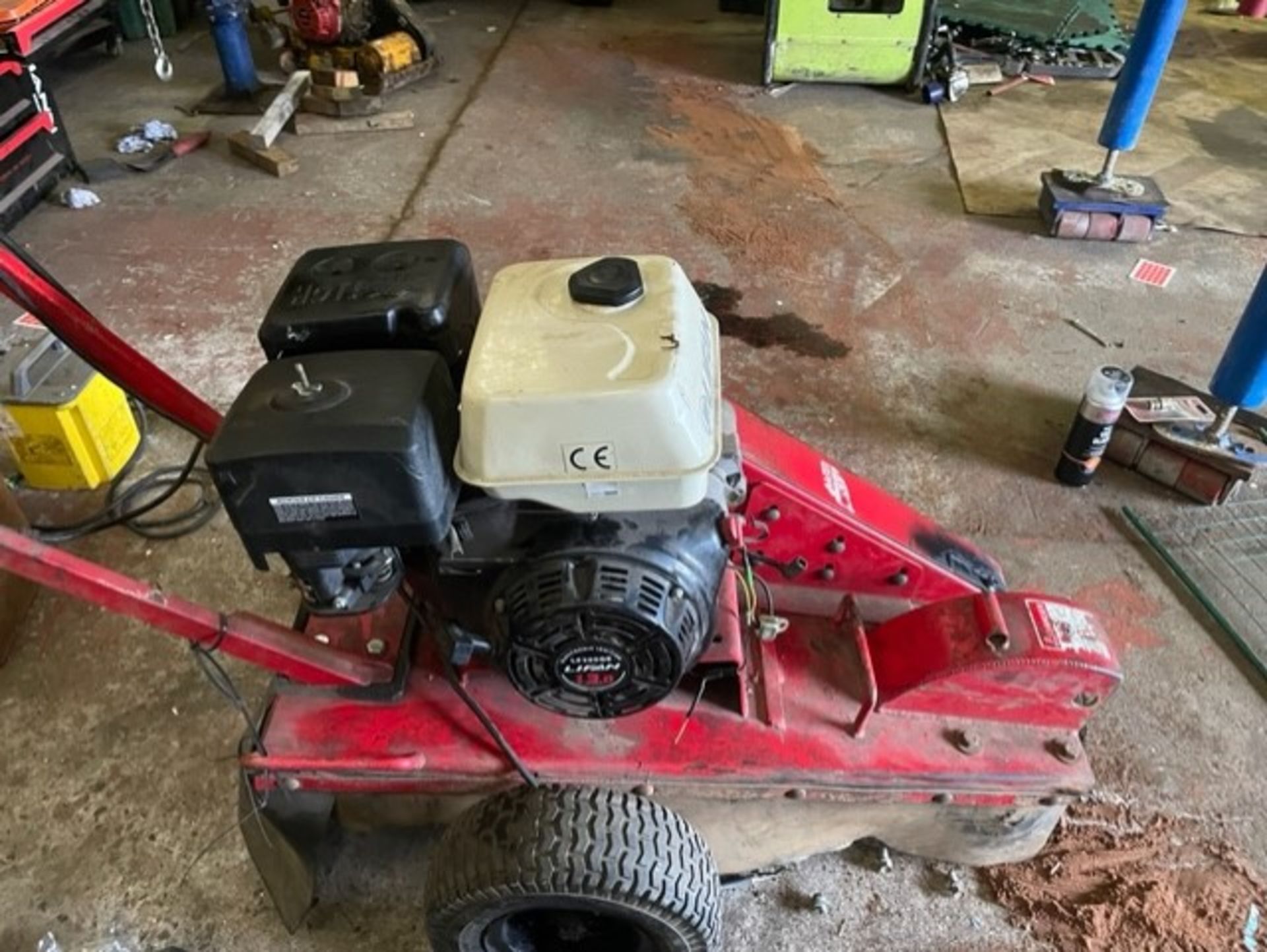 Carlton stump grinder that has an electric start lifan 390 engine in it the engine fires up and only - Image 5 of 7