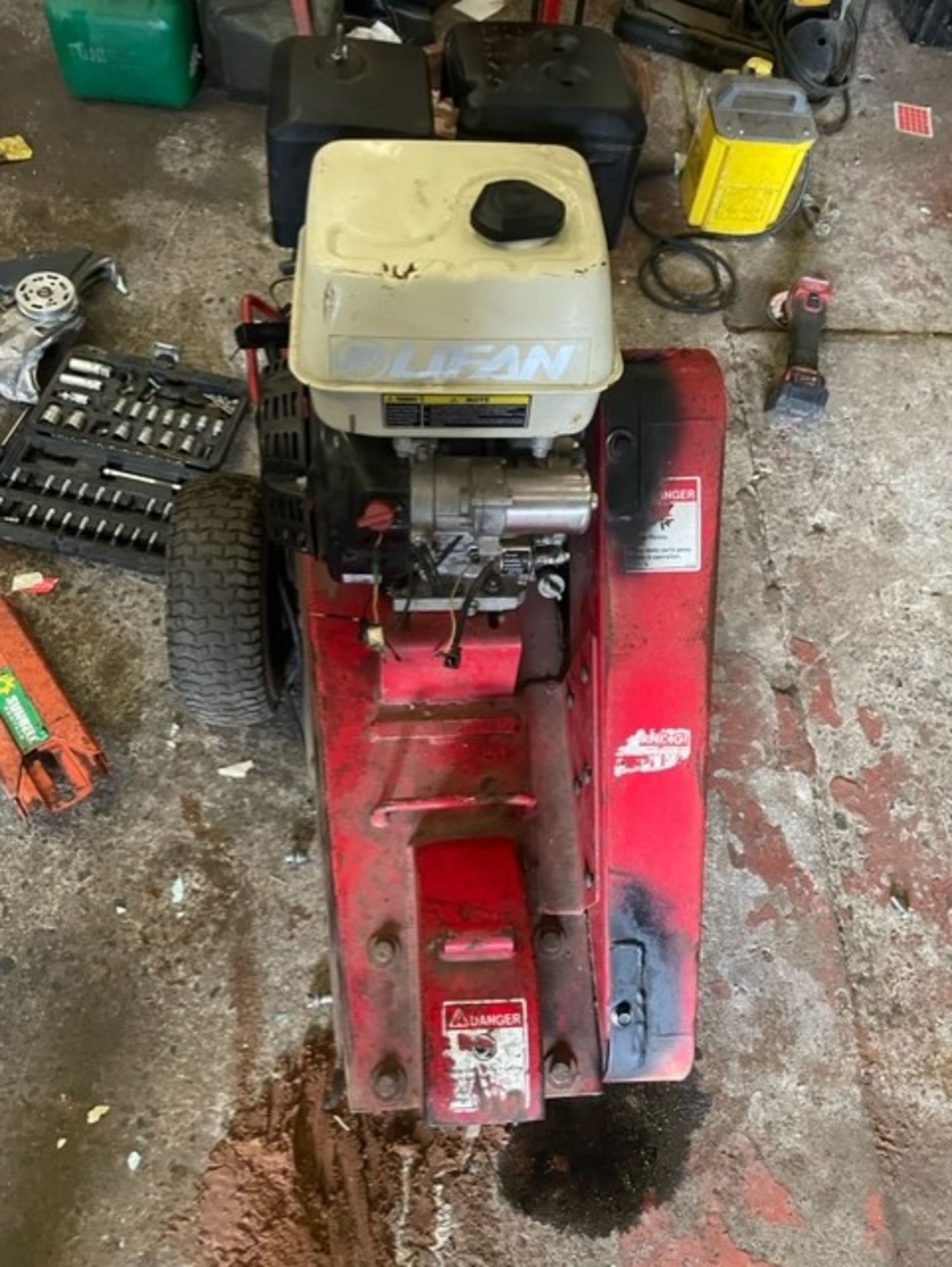 Carlton stump grinder that has an electric start lifan 390 engine in it the engine fires up and only - Image 6 of 7