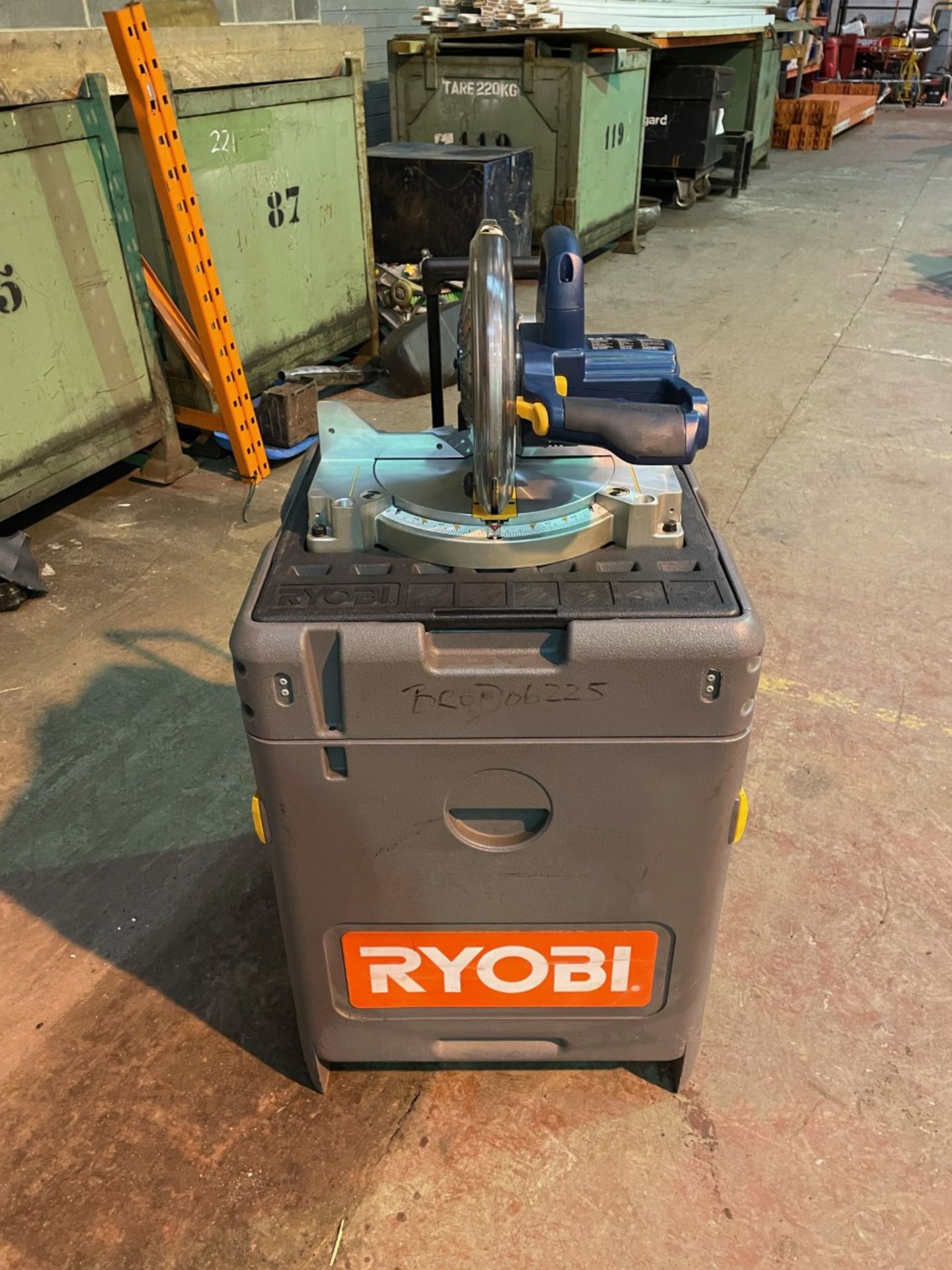 Ryobi mobile work station with 18v mitre saw. Saw blade never been used. Battery not included