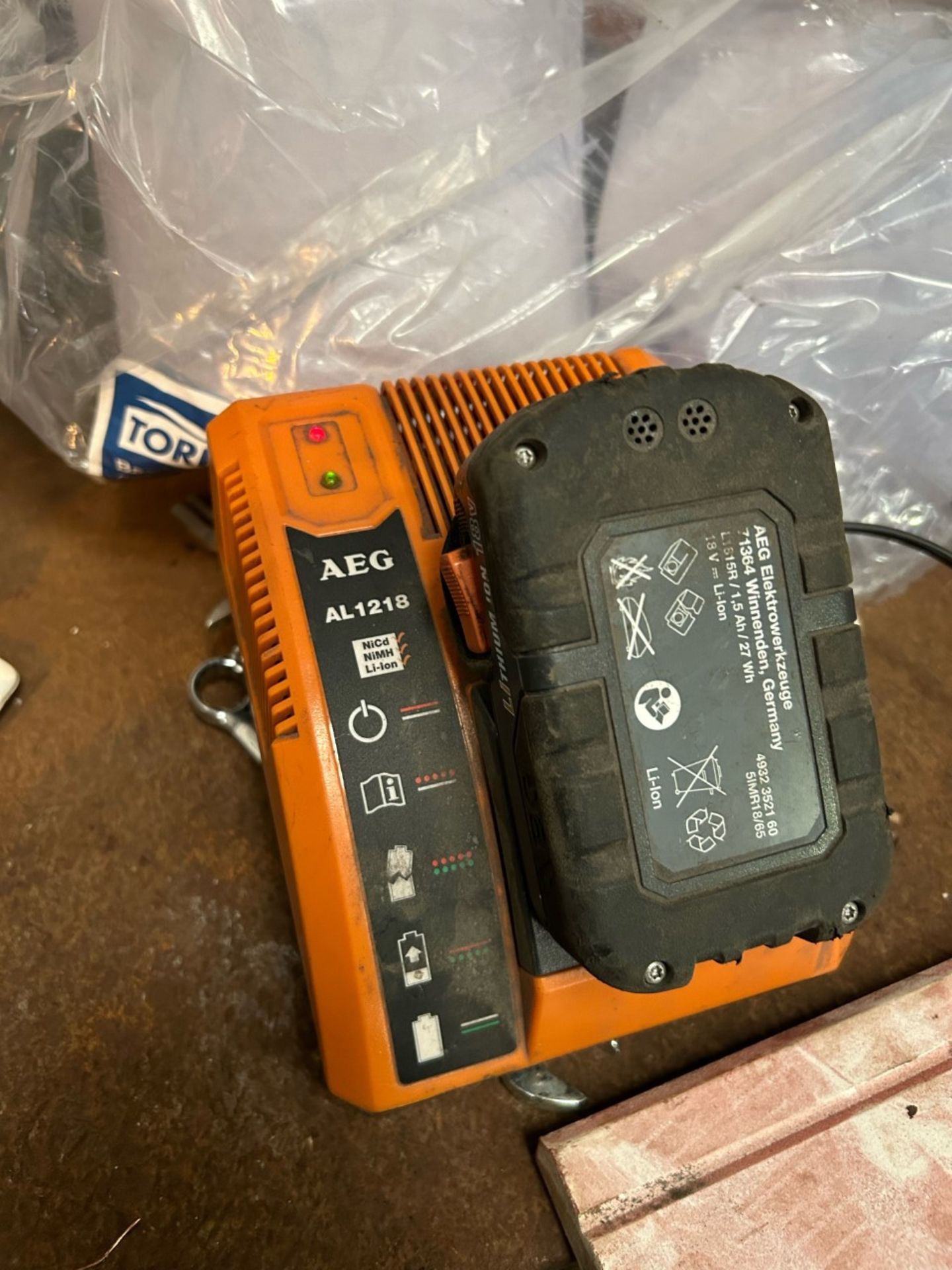 18v AEG drill with battery and charger. Battery is weak - Image 3 of 3