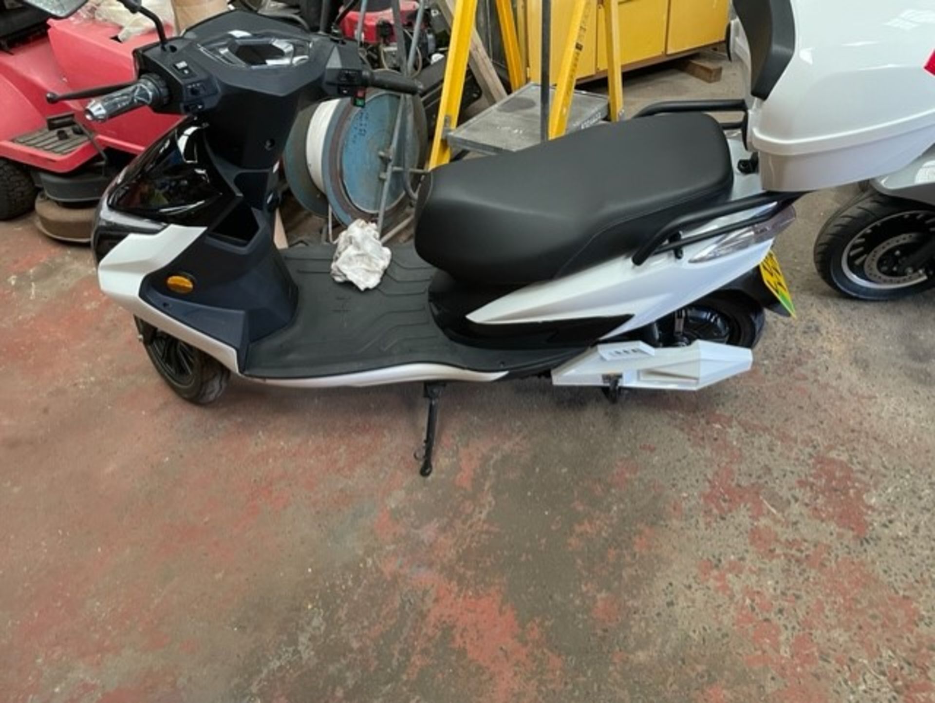 Only 1 mile on the clock we have a beautiful unused fully electric scooter with carry box it is - Image 2 of 12