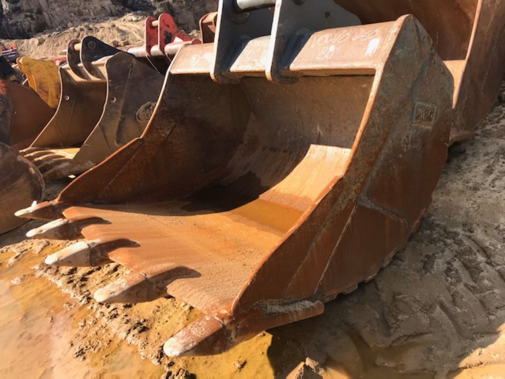 More buckets for Volvo 460