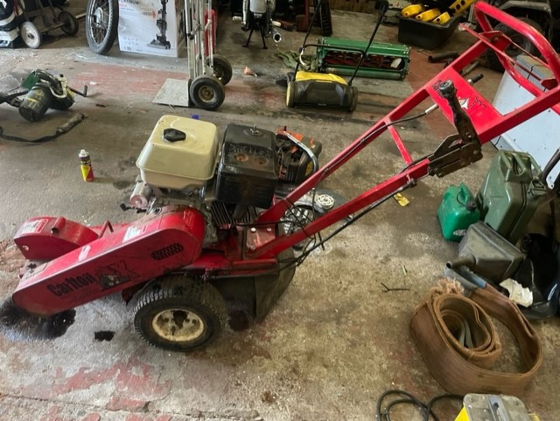 Carlton stump grinder that has an electric start lifan 390 engine in it the engine fires up and only