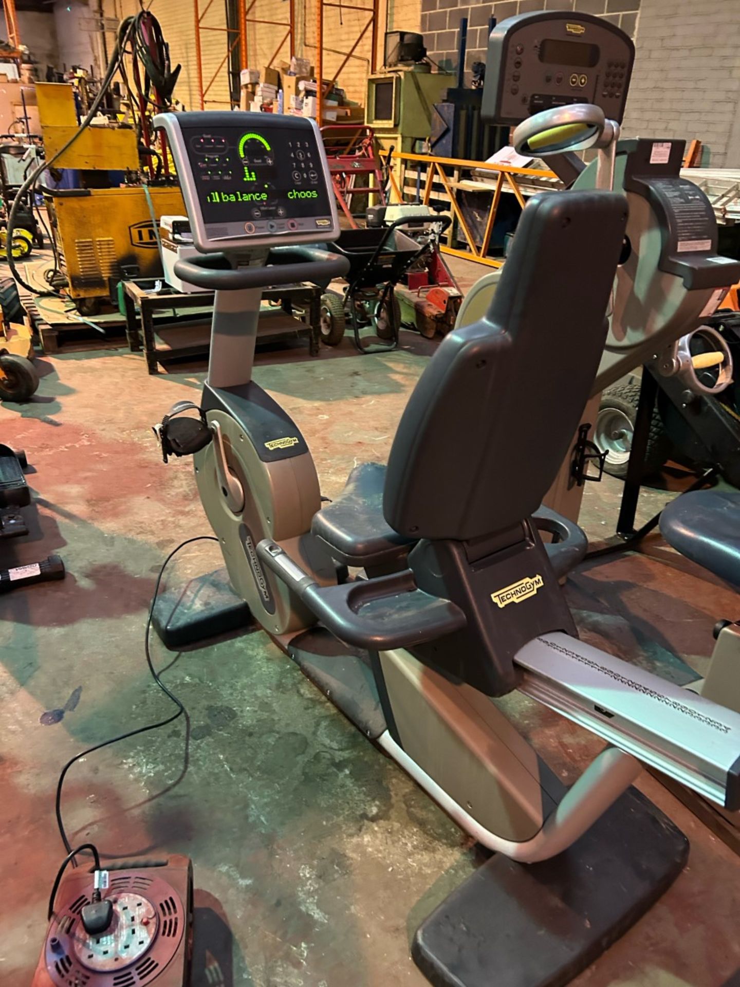 Technogym excite 700i recline recumbent exercise bike. Excellent condition, full working order - Image 2 of 4
