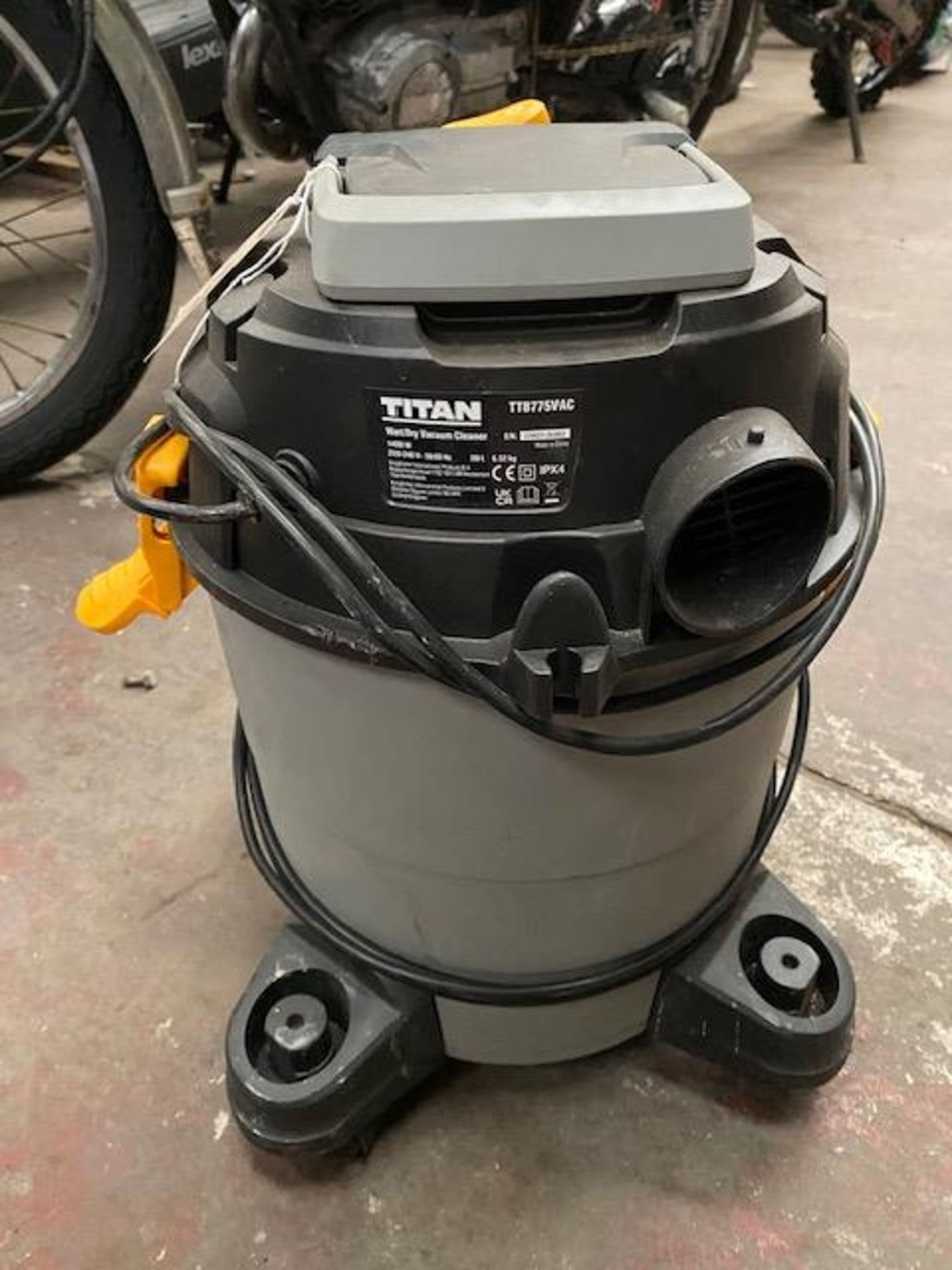 Titan Wet & Dry Vacuum , no hoses - Image 2 of 3