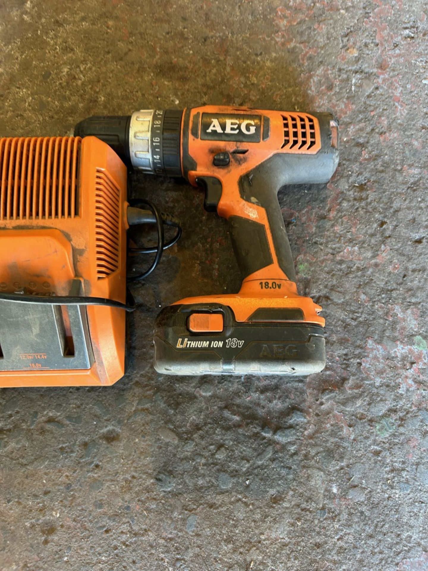 18v AEG drill with battery and charger. Battery is weak - Image 2 of 3