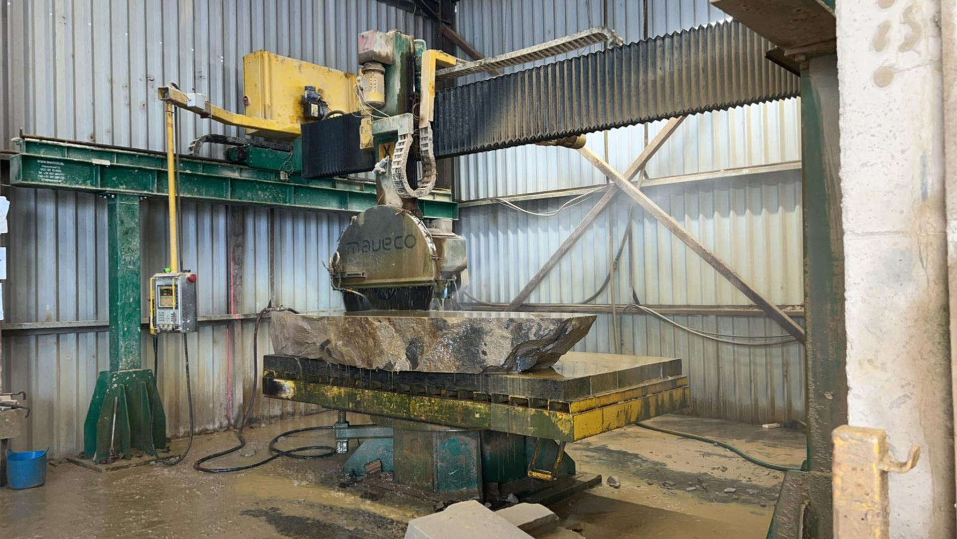 Maveco 1200 automatic Stone Saw Still in use every day Good condition  cuts like new well serviced
