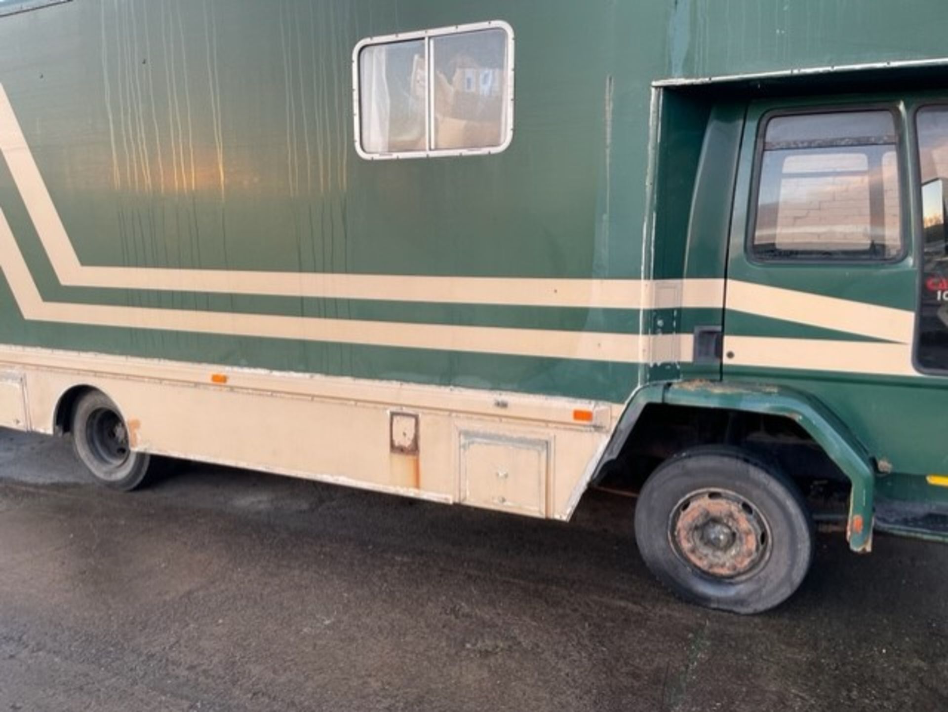 10 ton derate to 7.5 ton Horsebox old boy runner old Ford cargo engine sweet wants some paint work - Image 2 of 7