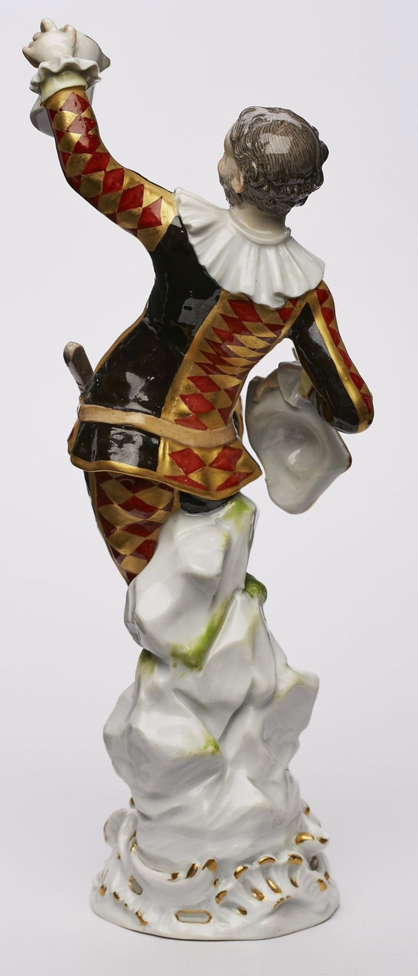 Harlekin mit Deckelkanne, Meissen um 1900. - Bild 2 aus 2