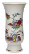 Vase "Päonienzweige im Garten", Meissen um 1940.