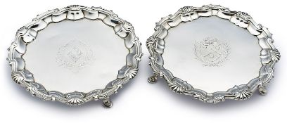 Paar kl. Salver/ Presentoirs, London um 1745.