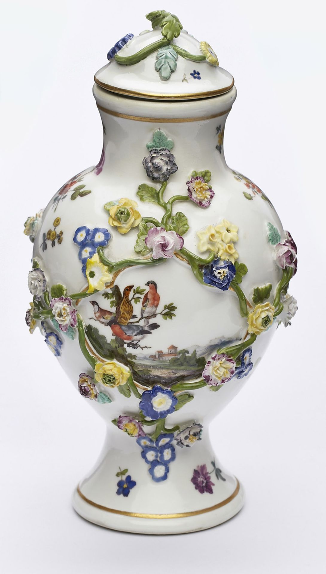 Kl. Deckelvase mit Blütenbesatz, Meissen um 1750.