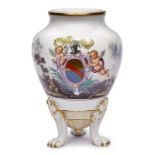 Vase mit Wappen und Landschaftsszenen, Meissen um 1870.