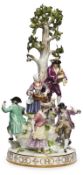 Gr. Figurengruppe "Musik und Wein unter Baum", Meissen um 1900.