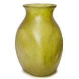 Dreikantige Vase, wohl Loetz Wwe. um 1910.
