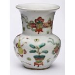 Kl. Vase, China wohl um 1900.