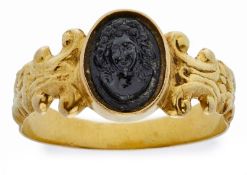 Gold-Ring m. Lava-Kamee, 19. Jh.