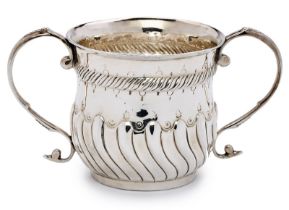 Porringer/ Henkelbecher, Georgian, London 1736.