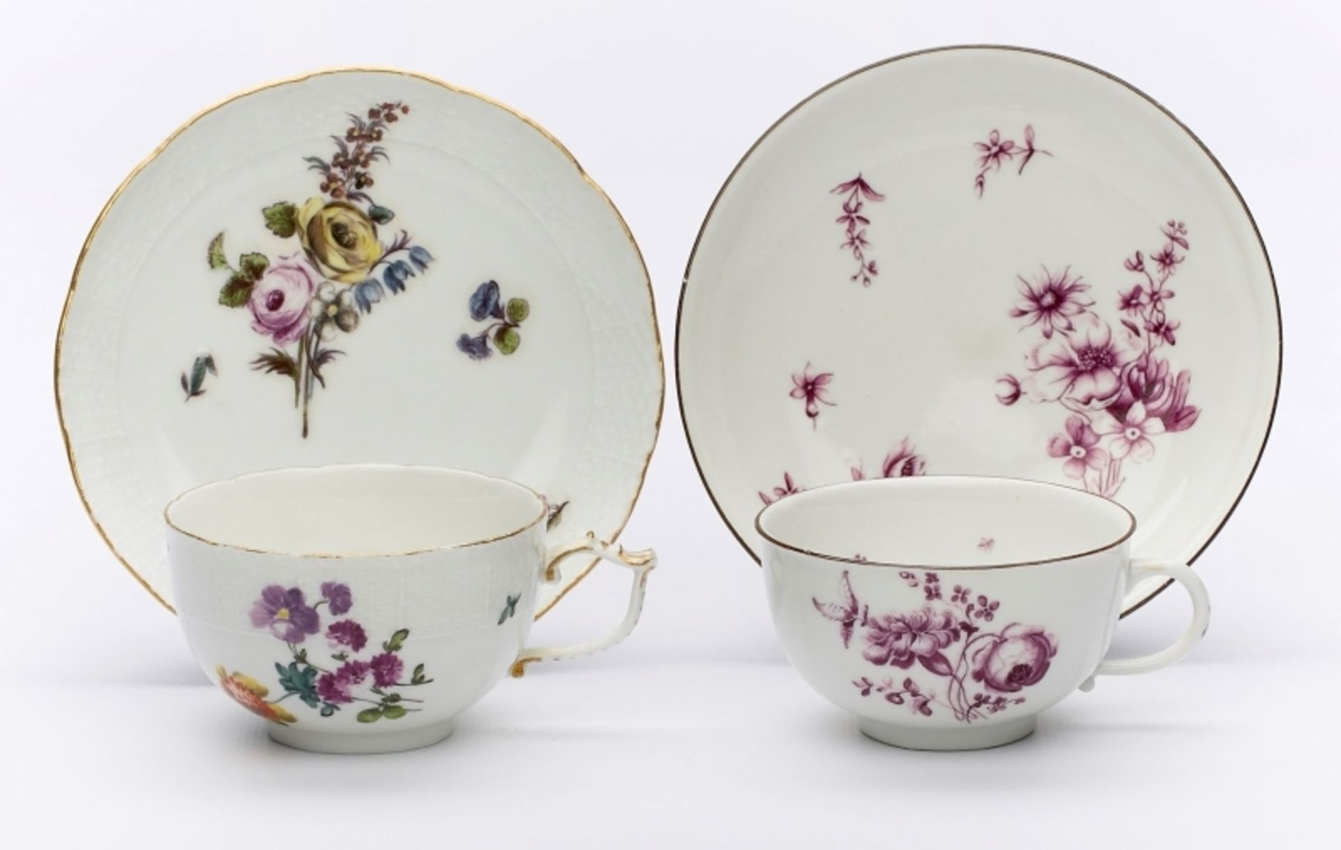 Satz von 2 Tassen mit UT "Blumendekor", Meissen um 1750.