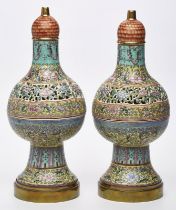 Paar Potpourri-Vasen, China wohl um 1900.