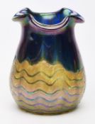 Kl. Vase mit Wellendekor, Jugendstil, wohl Österreich um 1900.