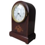 AN EARLY 2OTH CENTURY MAHOGANY ARCH CASED BRACKET CLOCK, decorated with string inlay and inlaid