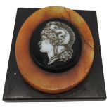 A 19TH CENTURY 'GRAND TOUR' MARBLE PAPERWEIGHT, mounted with cameo portrait plaque of Greco-Roman