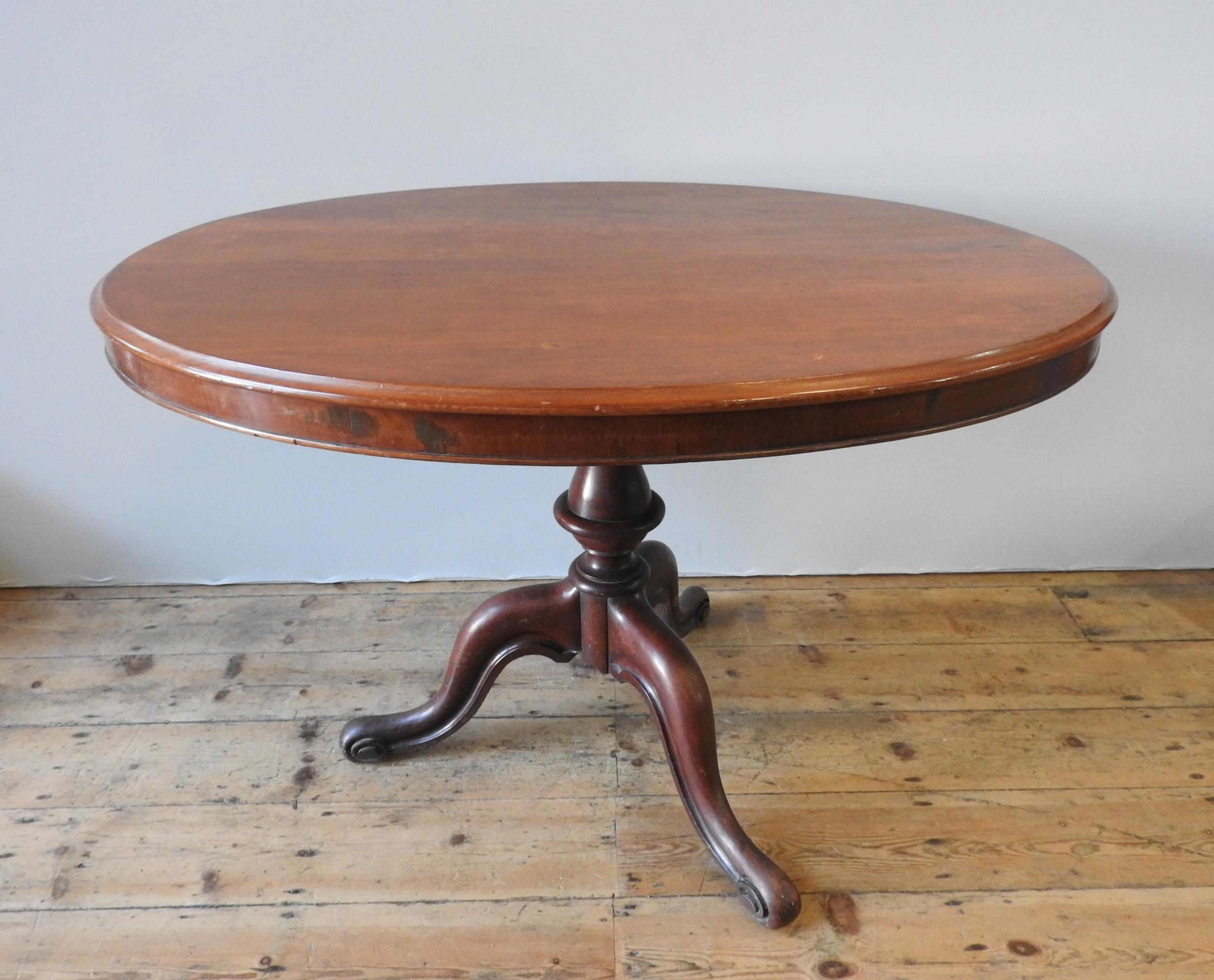 A 19TH CENTURY MAHOGANY LOO TABLE, tilting oval top on a turned baluster base on three down swept - Image 3 of 4