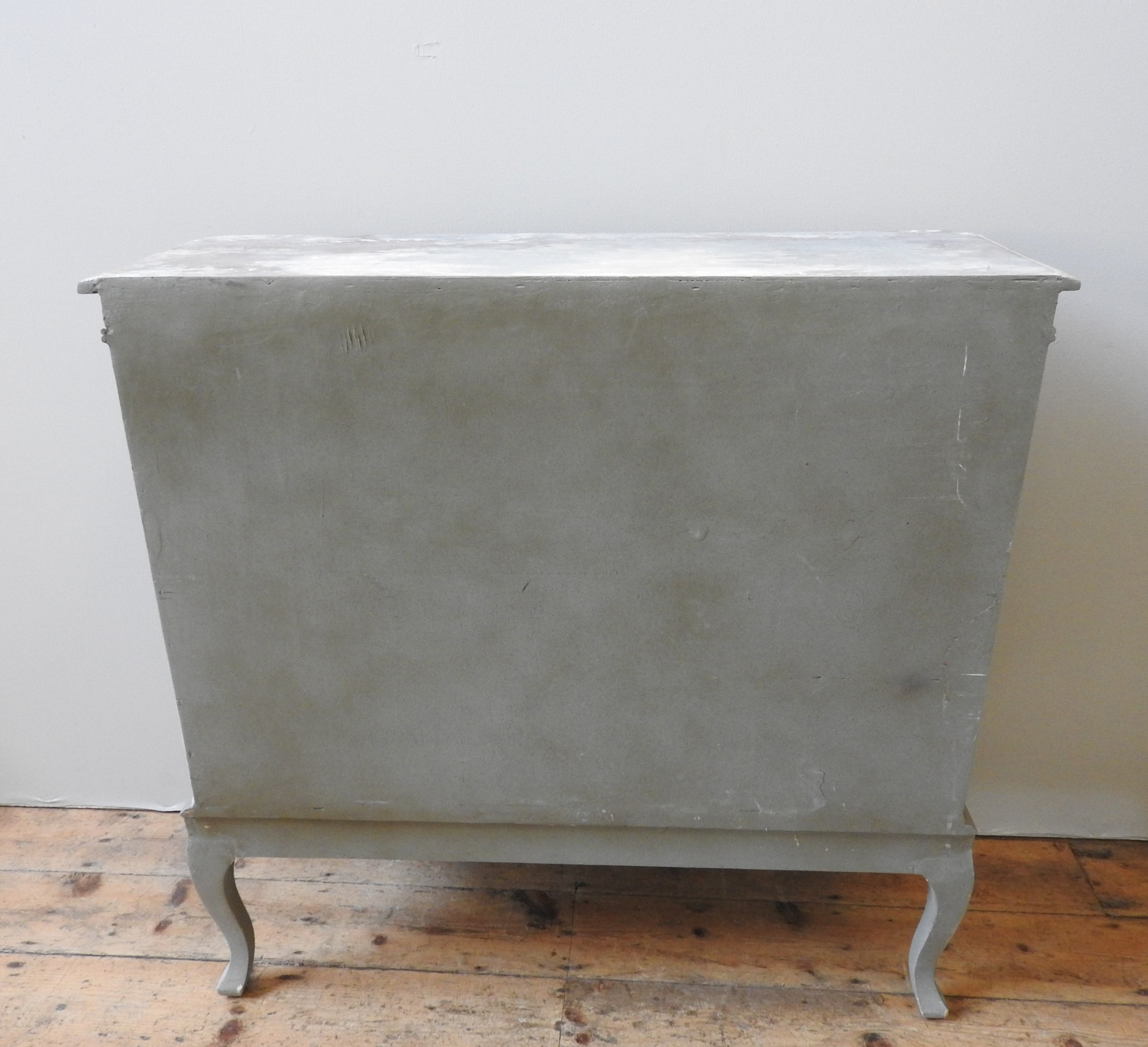 A LAURA ASHLEY CHEST OF DRAWERS, Gustavian style with superb distressed paint finish, two short - Image 3 of 3