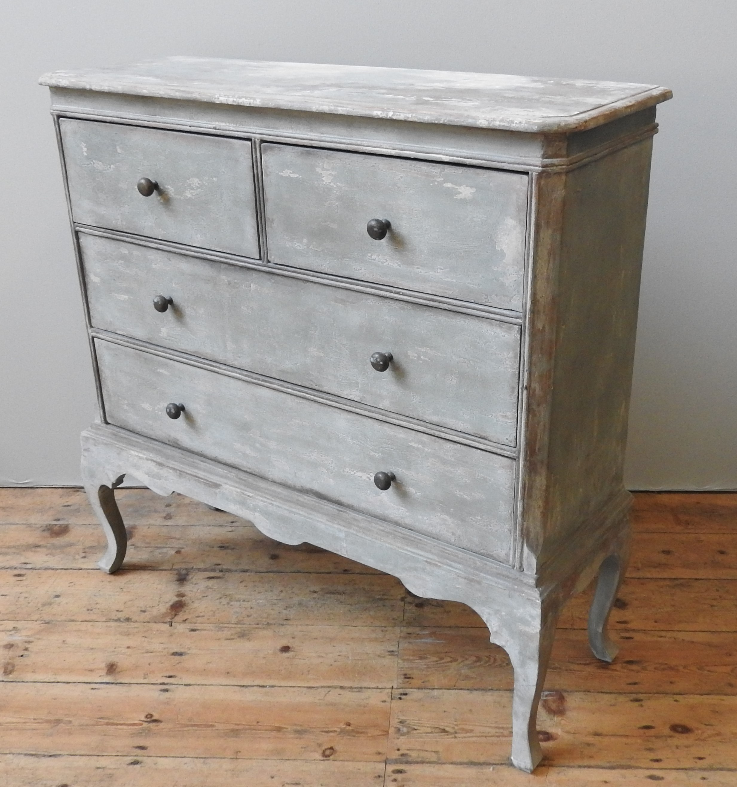 A LAURA ASHLEY CHEST OF DRAWERS, Gustavian style with superb distressed paint finish, two short